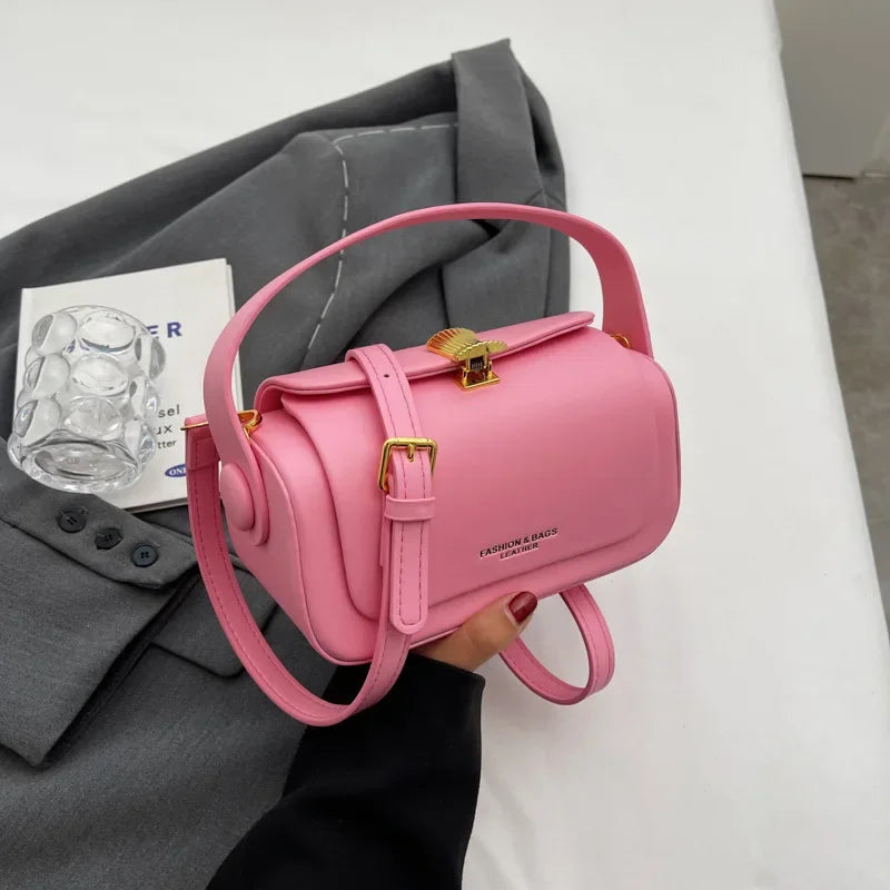 Classic Black Shoulder Bag Women's Versatile Retro Crossbody Square Bags 2024 New Large Capacity Textured Leather Flap Handbags RT220