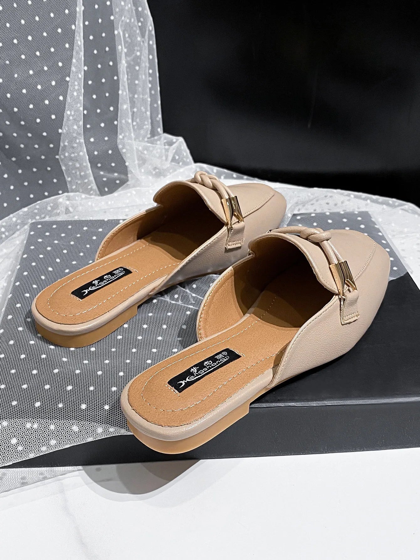 New Summer Fashion Metal Buckle Woman Shoes Half-drag Muller Shoes Women Wear Flat Slippers And Leather Toe-covered Sandals RT220