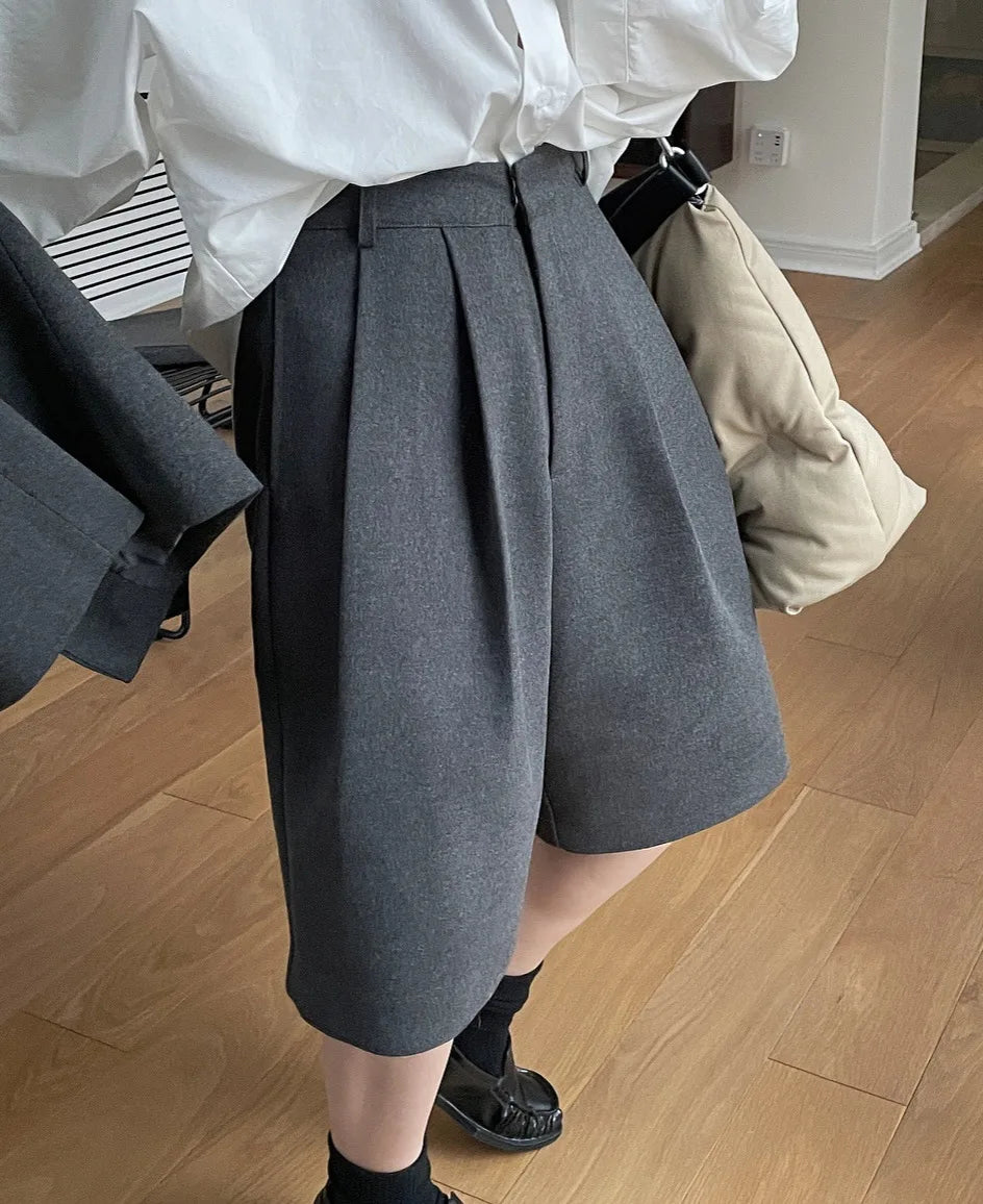 [LANMREM] Pleated Wool Shorts For Women High Waist Straight Office Lady Loose Clothing Korean Style 2025 Summer New 26D8692 RT220