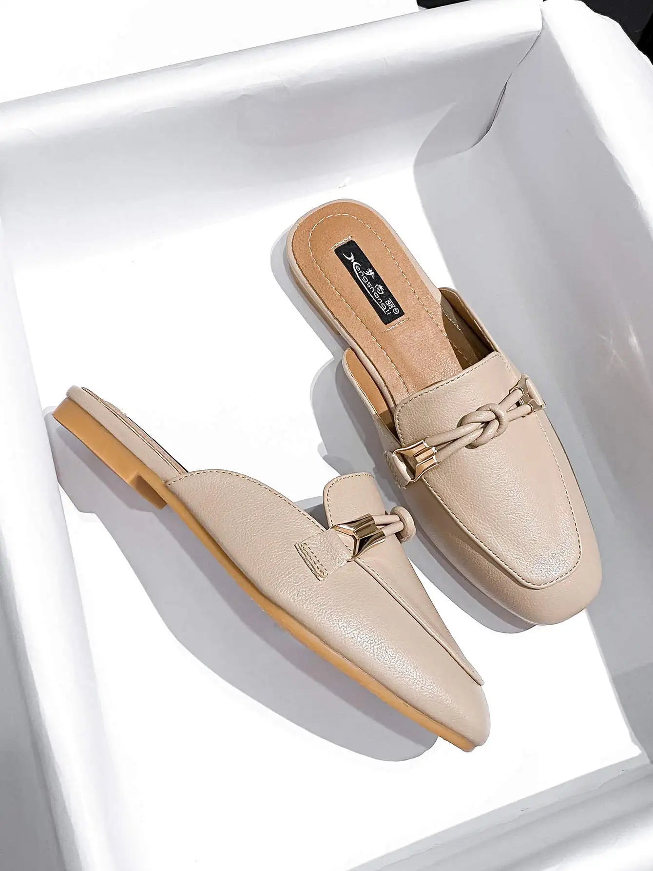 New Summer Fashion Metal Buckle Woman Shoes Half-drag Muller Shoes Women Wear Flat Slippers And Leather Toe-covered Sandals RT220