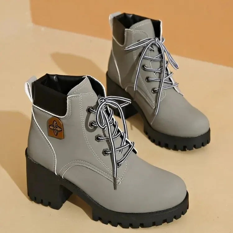 2025 Boots Women Chelsea Black Mid Ankle Flat Platform Lady Shoes Female All Match Classic Concise Fashion Round Toe Shoes RT220