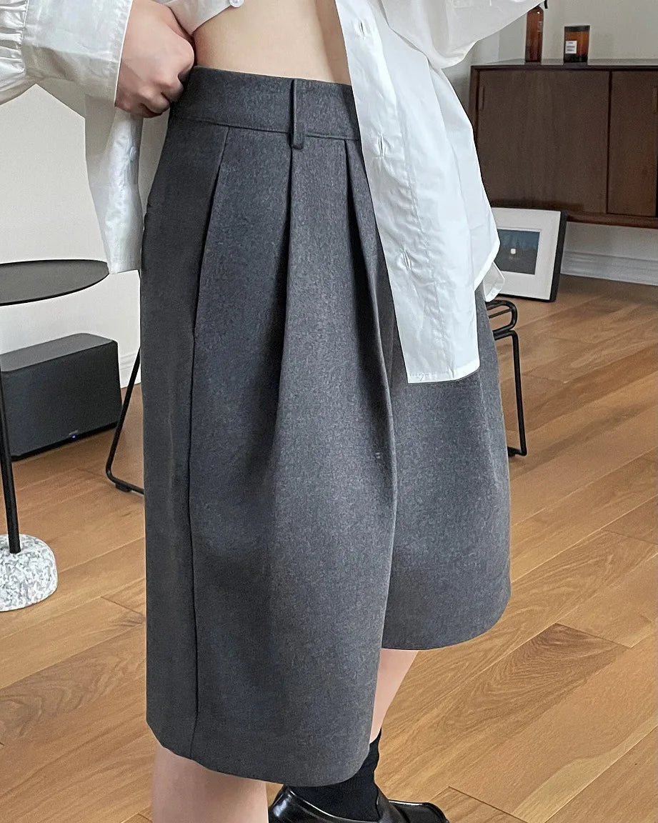 [LANMREM] Pleated Wool Shorts For Women High Waist Straight Office Lady Loose Clothing Korean Style 2025 Summer New 26D8692 RT220