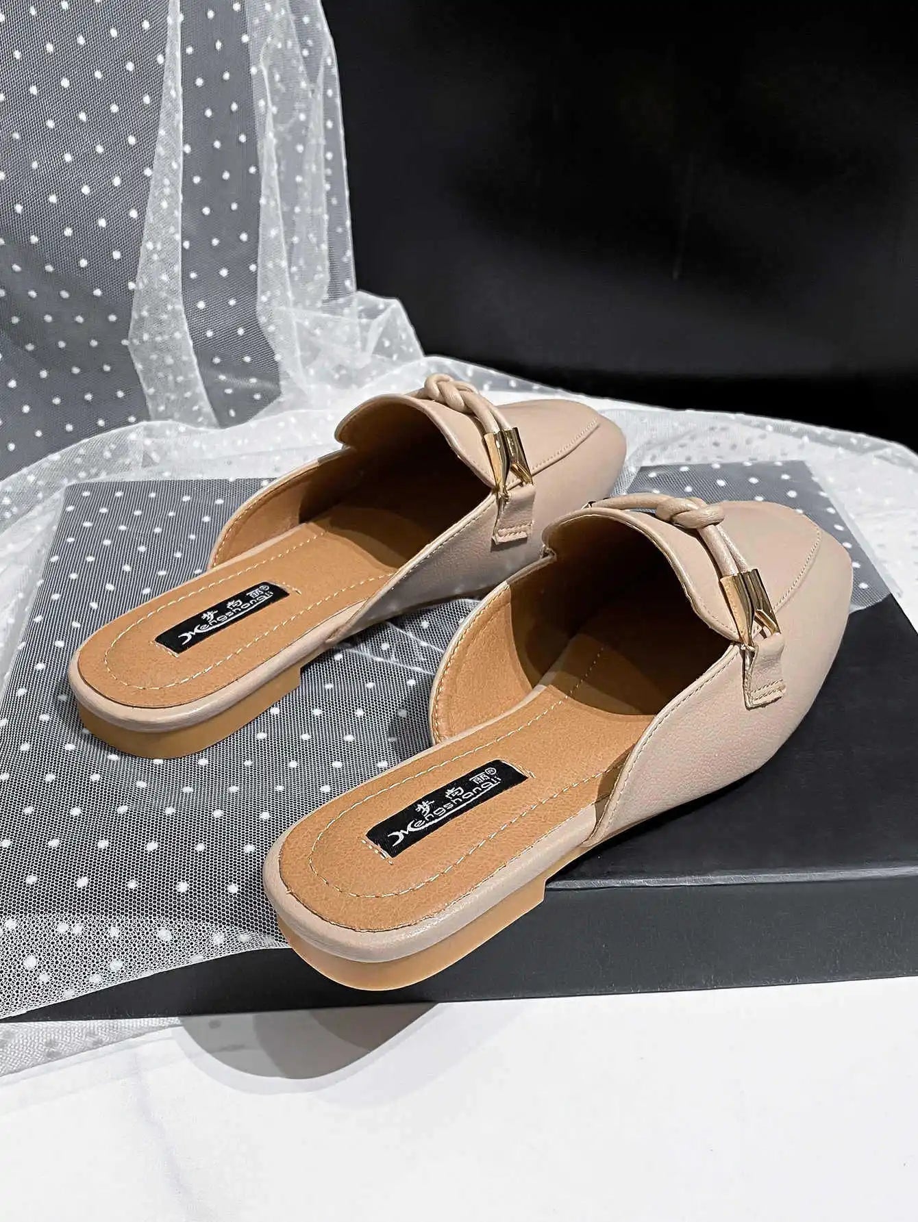 New Summer Fashion Metal Buckle Woman Shoes Half-drag Muller Shoes Women Wear Flat Slippers And Leather Toe-covered Sandals RT220
