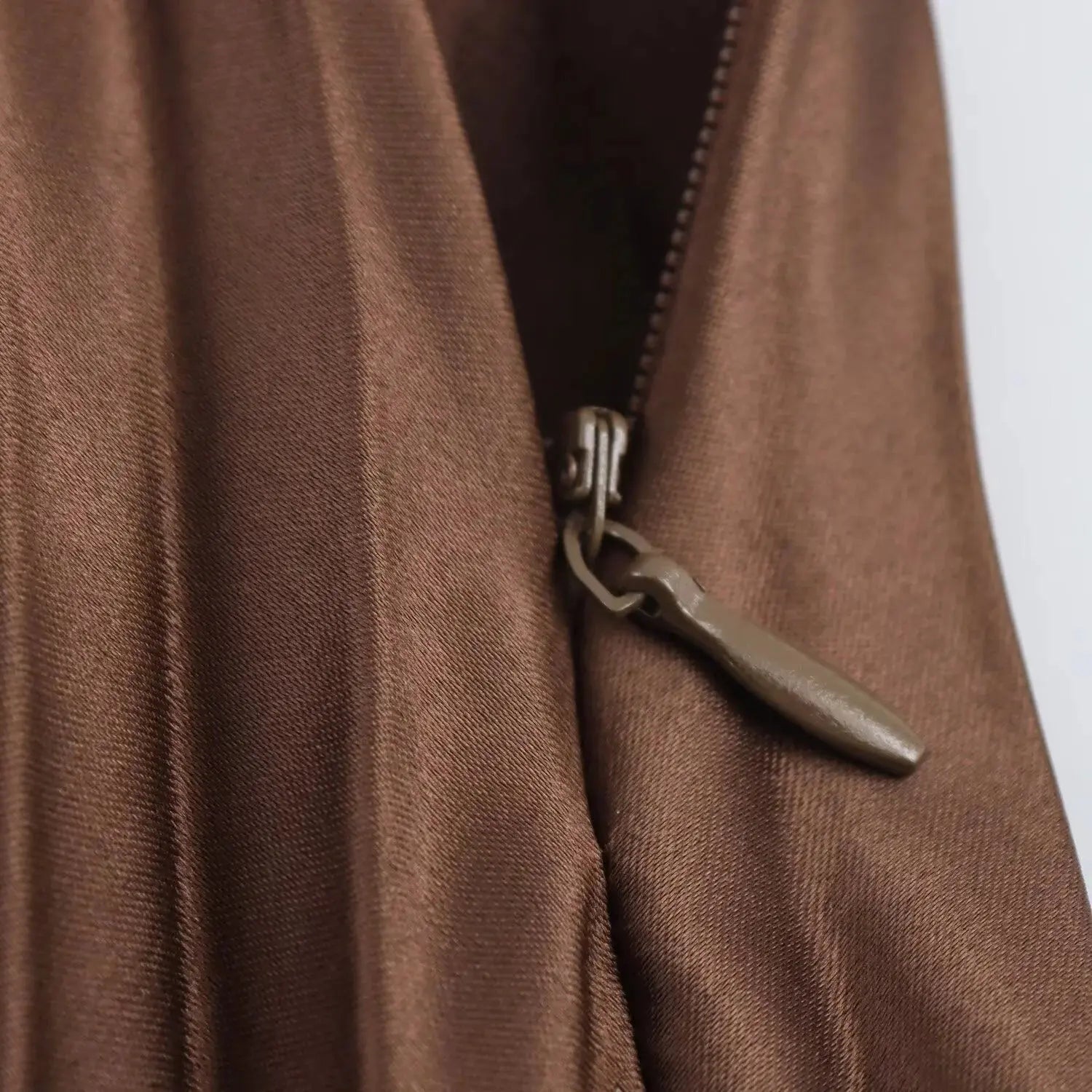 European And American Style 2025 Spring New Women's Retro Slim Temperament Satin Texture Midi Pleated Skirt RT220