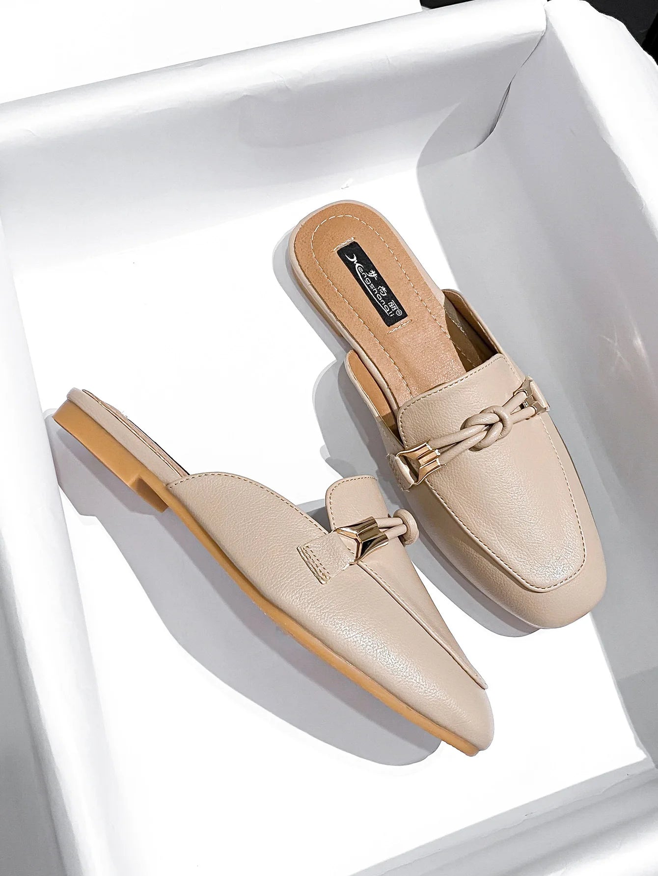 New Summer Fashion Metal Buckle Woman Shoes Half-drag Muller Shoes Women Wear Flat Slippers And Leather Toe-covered Sandals RT220