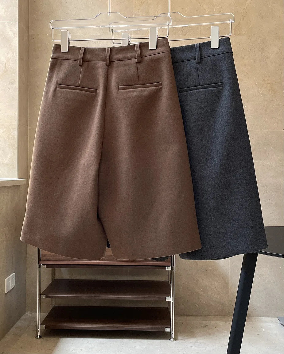 [LANMREM] Pleated Wool Shorts For Women High Waist Straight Office Lady Loose Clothing Korean Style 2025 Summer New 26D8692 RT220