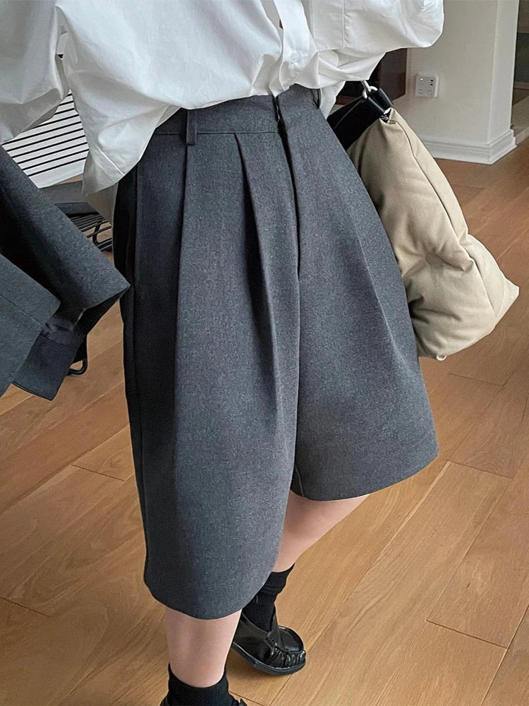 [LANMREM] Pleated Wool Shorts For Women High Waist Straight Office Lady Loose Clothing Korean Style 2025 Summer New 26D8692 RT220