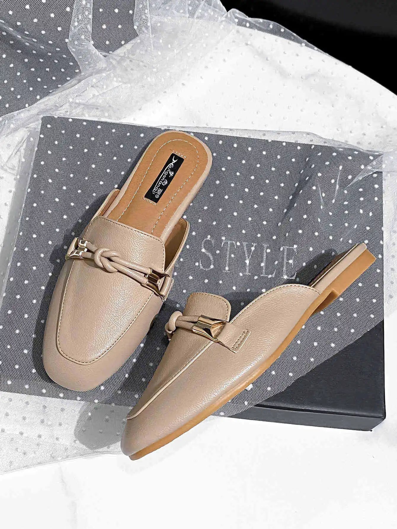 New Summer Fashion Metal Buckle Woman Shoes Half-drag Muller Shoes Women Wear Flat Slippers And Leather Toe-covered Sandals RT220